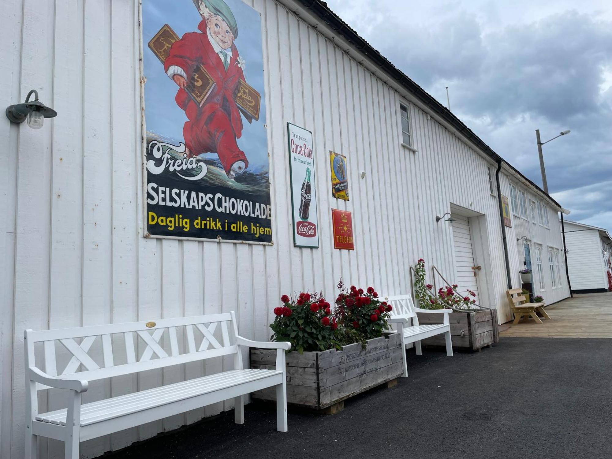 1. Etg I Dampskipsbrygga, Lodingen Havn Exteriör bild