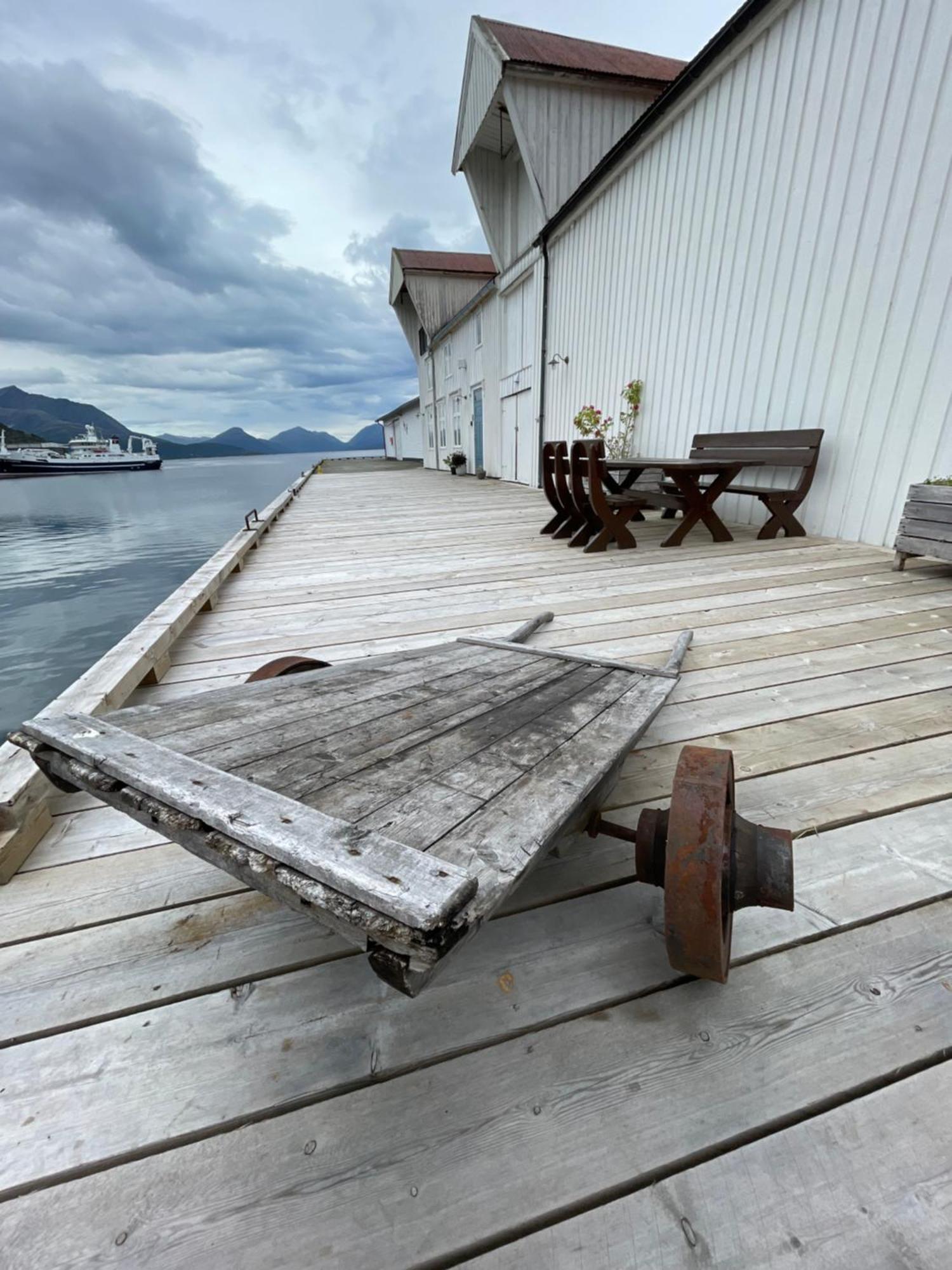 1. Etg I Dampskipsbrygga, Lodingen Havn Exteriör bild