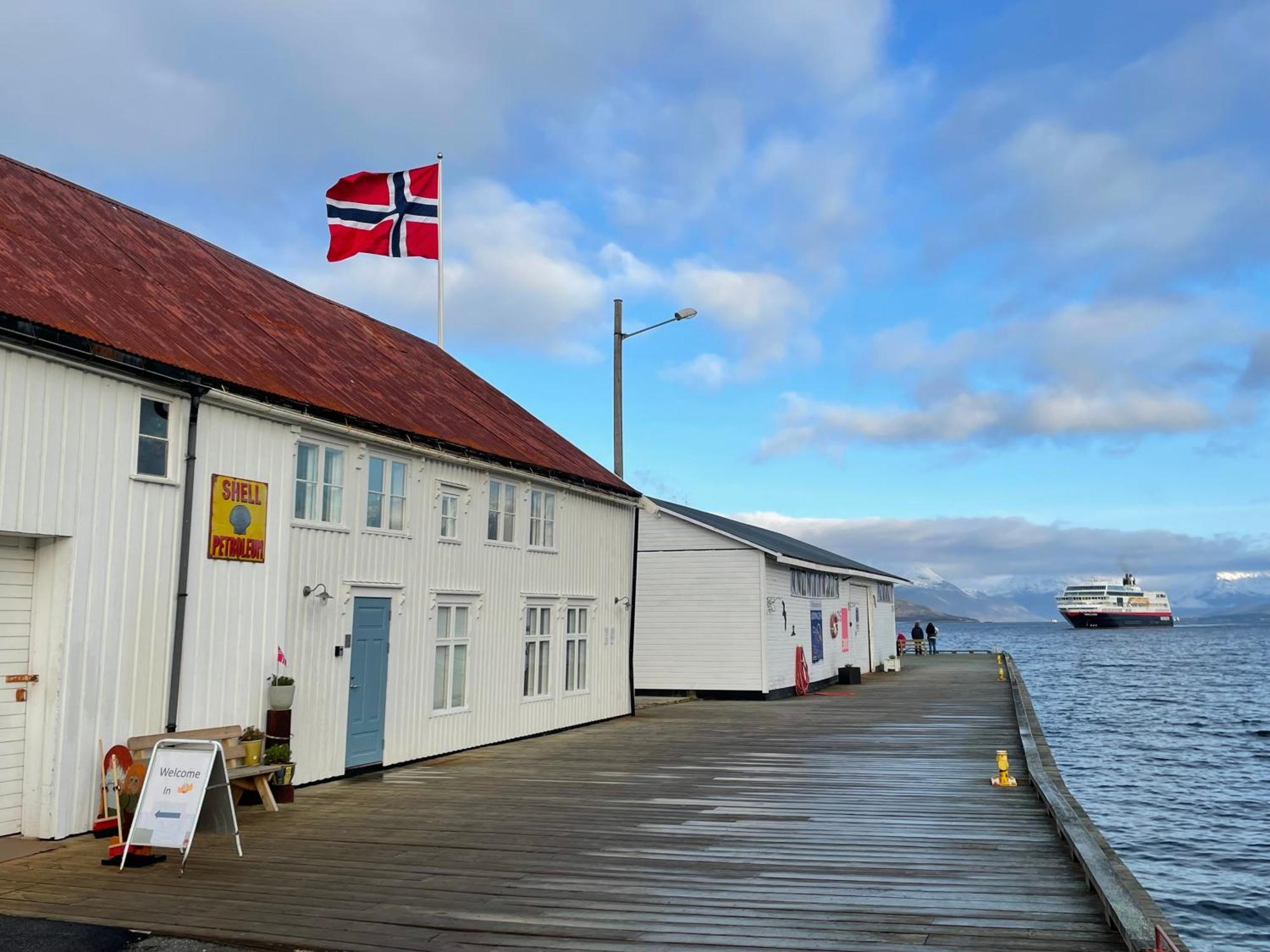 1. Etg I Dampskipsbrygga, Lodingen Havn Exteriör bild