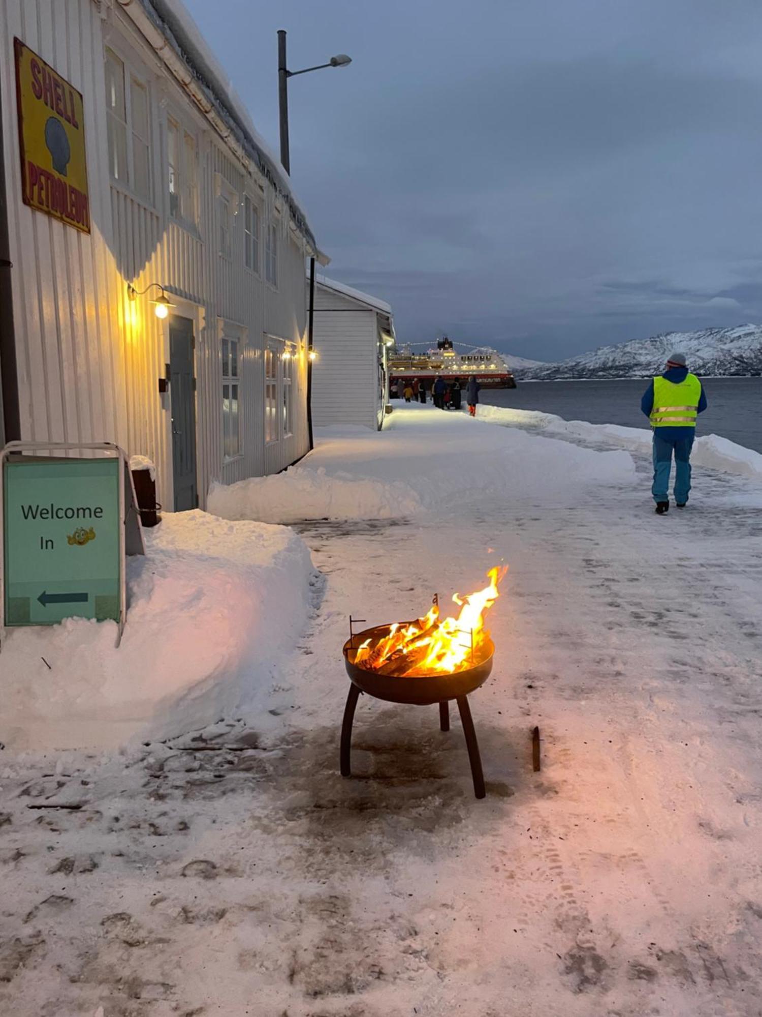 1. Etg I Dampskipsbrygga, Lodingen Havn Exteriör bild