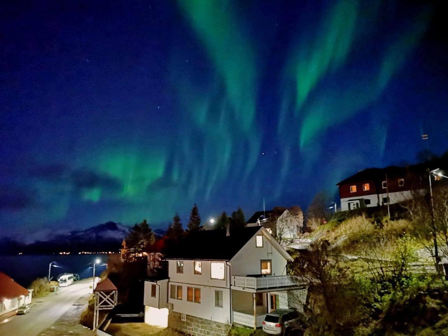 1. Etg I Dampskipsbrygga, Lodingen Havn Exteriör bild